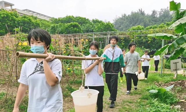 劳动铸就光辉岁月（一个青年工人的成长故事）