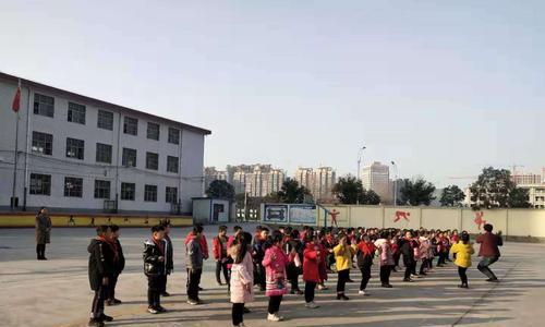 感悟的力量（从家庭主妇到人才的成长故事）