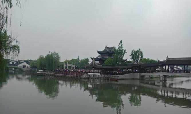 明明月，陌生乡（一个旅人的故事）