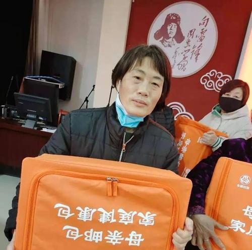 妈妈的关爱永不停歇（一个母亲的坚持与爱）