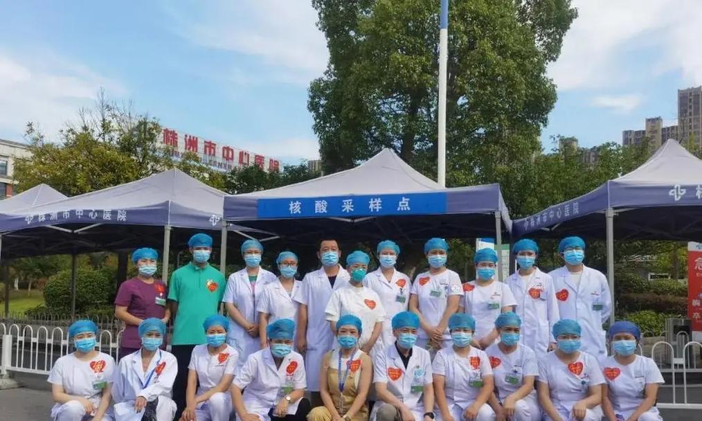 勇敢的护士（她用自己的生命在守护着）