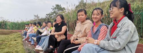 我的小学六年记——成长与回忆（亲情、友情、爱情、学习，我在这里度过了六年时光）