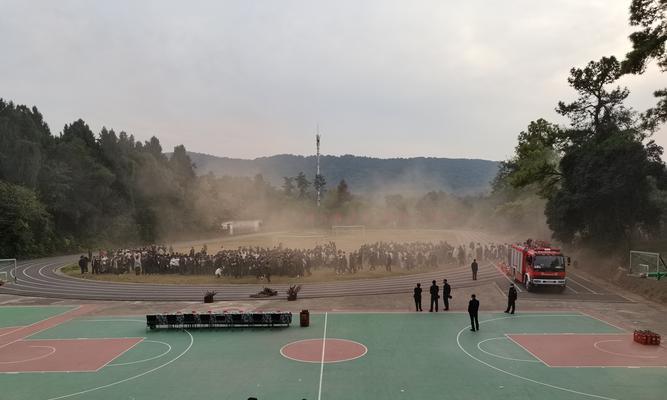他们的勇气（一场意外引发的消防演习）