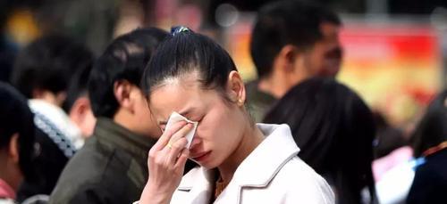 泪水的故事：寻找失落的情感