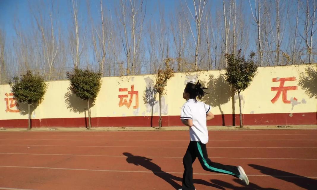 《迈出自己的第一步》（一个普通学生在运动会上的成长）