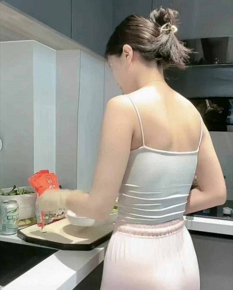 初涉厨艺的我，面对热气腾腾的厨房，该如何应对？（初涉厨艺的我，面对热气腾腾的厨房，该如何应对？）