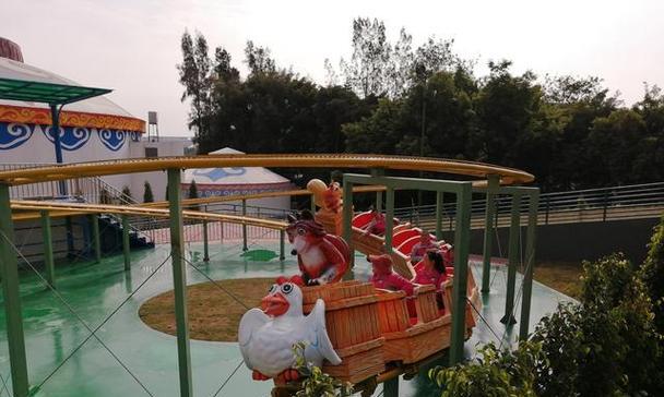一次开心的乐园之旅（与小伙伴们一起探寻乐趣）