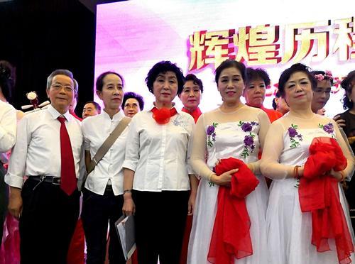 梦想在前方——一个催人奋进的故事（少年困境中的成长与坚持）