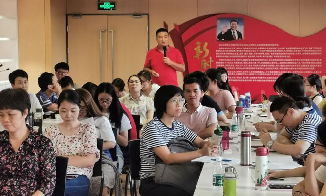 追梦路上的奋斗者（放眼未来，勇往直前）
