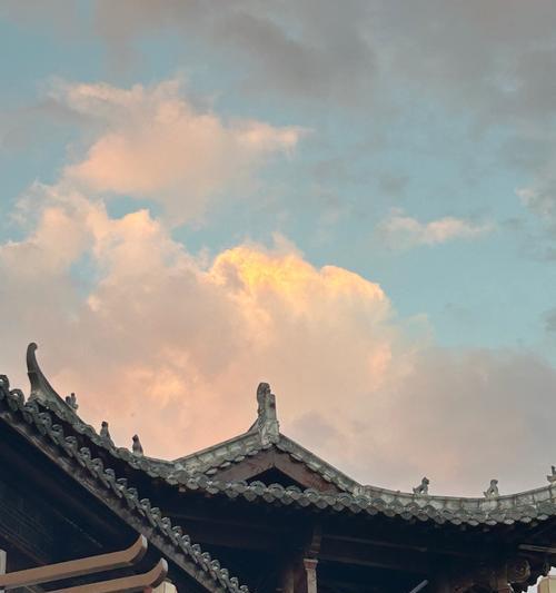 微笑着前行，坚定信念闯人生（用微笑化解困难，让信念指引前行）